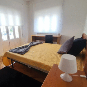 Alquiler piso 1 dormitorio — Centro Leira (Temporada larga)